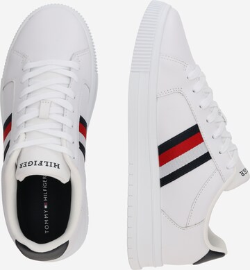 TOMMY HILFIGER - Sapatilhas baixas 'Supercup Essential' em branco