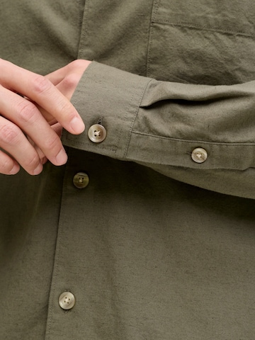 JACK & JONES Comfort fit Koszula 'JJETRISTAN' w kolorze zielony