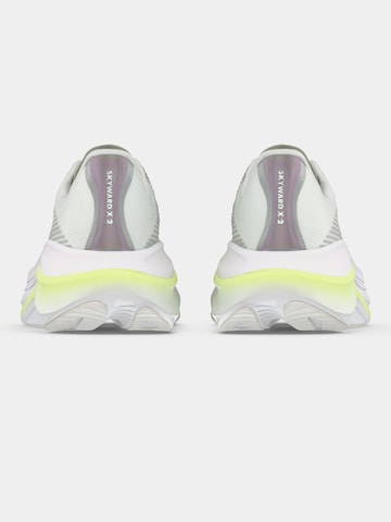 Chaussure de sport 'SKYWARD' HOKA en blanc