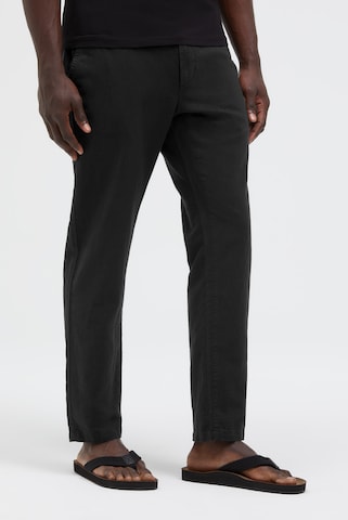 CMPD Slim fit Pants in Black: front