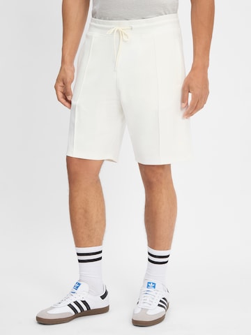 Finshley & Harding London Regular Pants in White: front