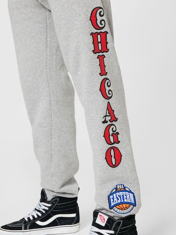 Mitchell & Ness Tapered Pants in Grey