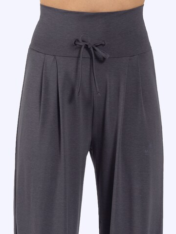 Magadi Loose fit Workout Pants 'Florence' in Grey