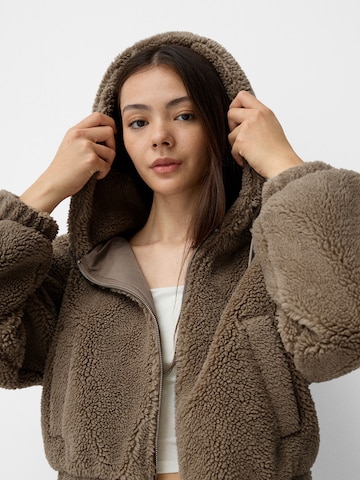 Bershka Prechodná bunda - Hnedá