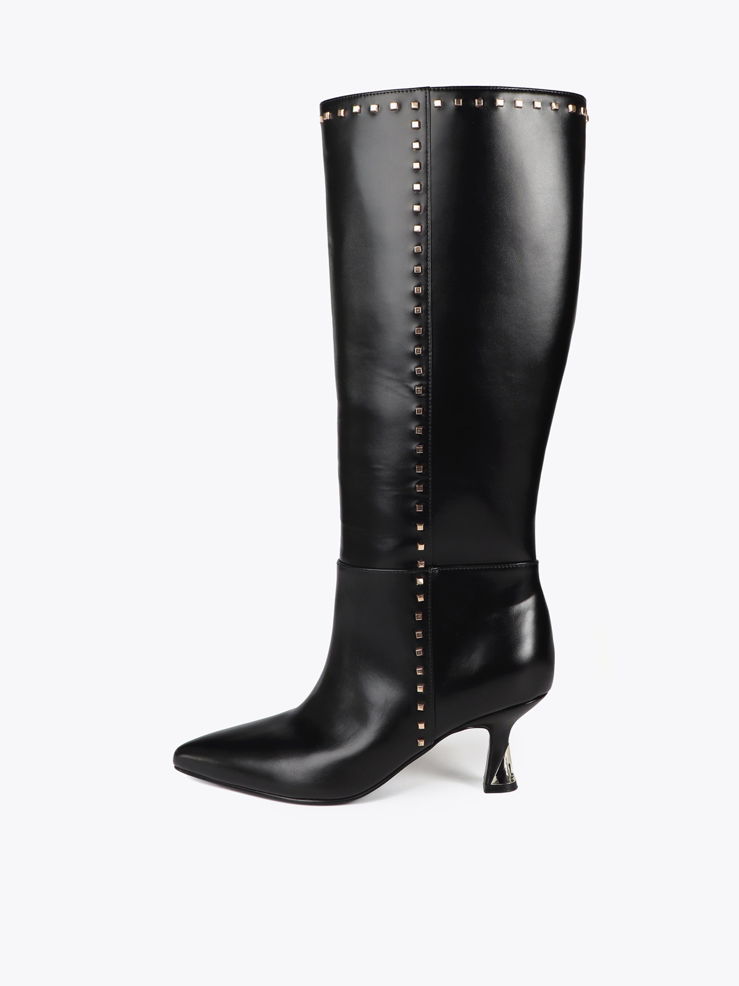 Lola Casademunt - Botas en negro: frente