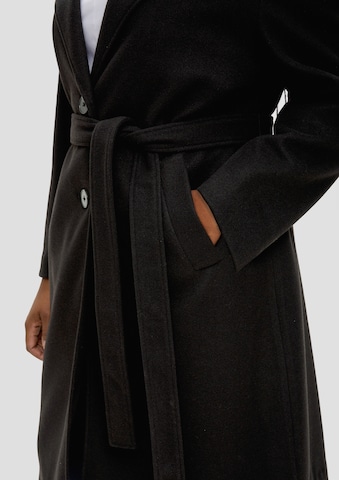 TRIANGLE Between-seasons coat in Black