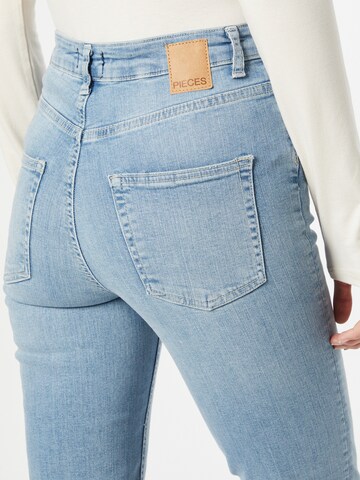 PIECES Regular Jeans 'Delly' in Blau