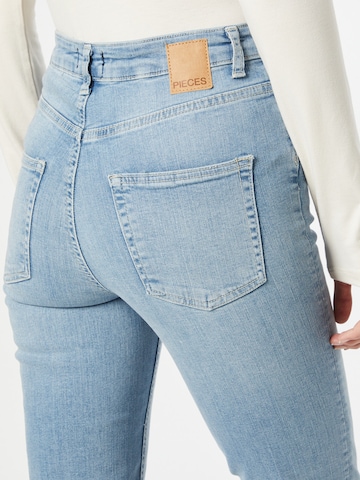 PIECES Regular Jeans 'Delly' in Blau