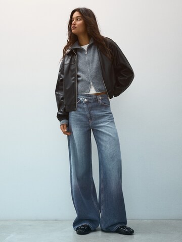 Bershka Wide leg Jeans in Blue: front