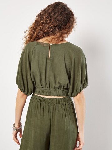 Chemisier Apricot en vert