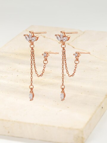 Orecchini 'Petal Chain Dangle' di Hey Happiness in oro