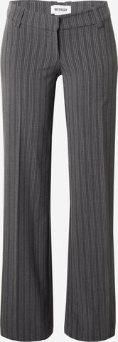 WEEKDAY Regular Trousers with creases 'Keel' in Grey: front