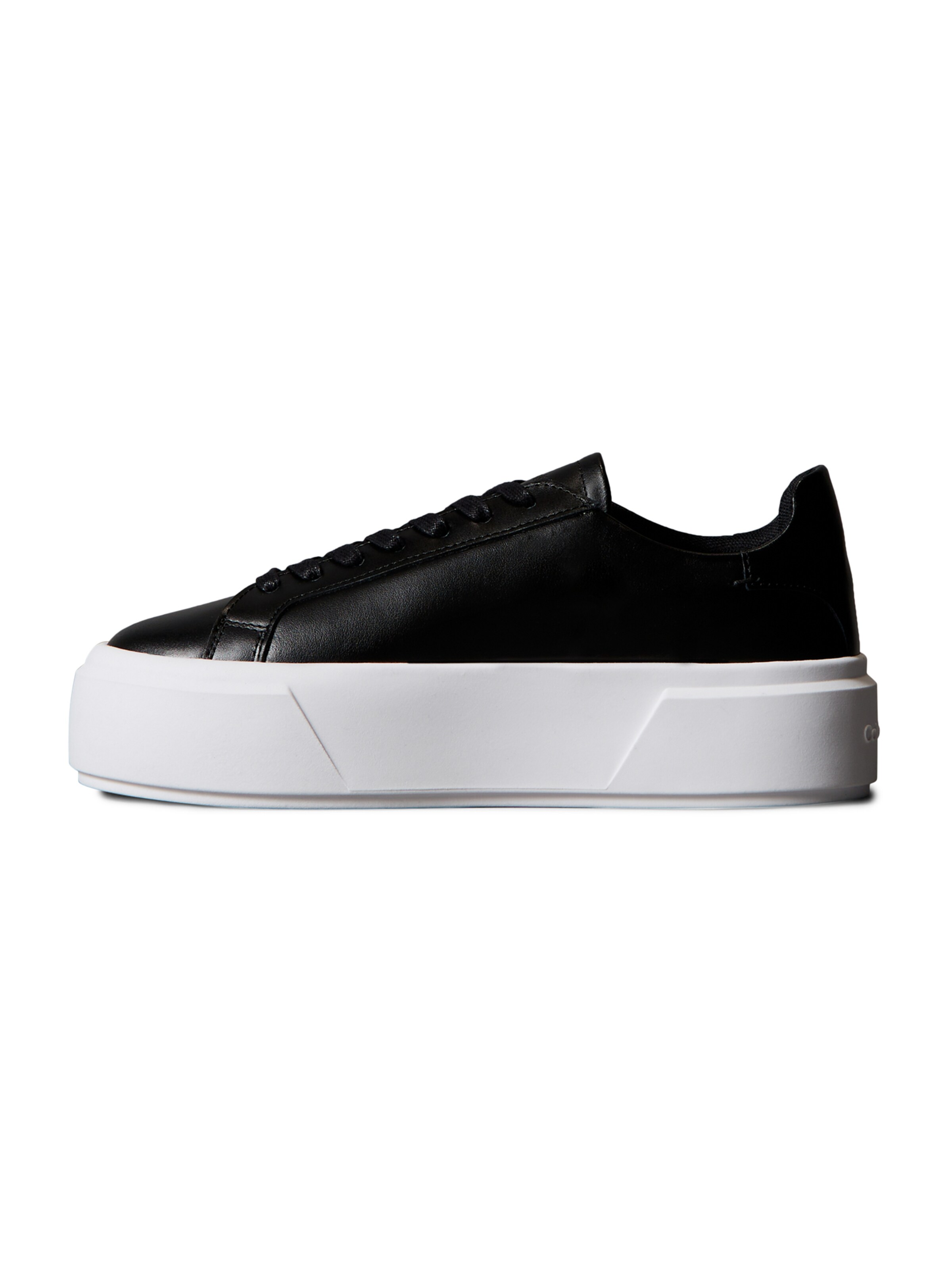 Calvin Klein Baskets basses en noir, Vue avec produit