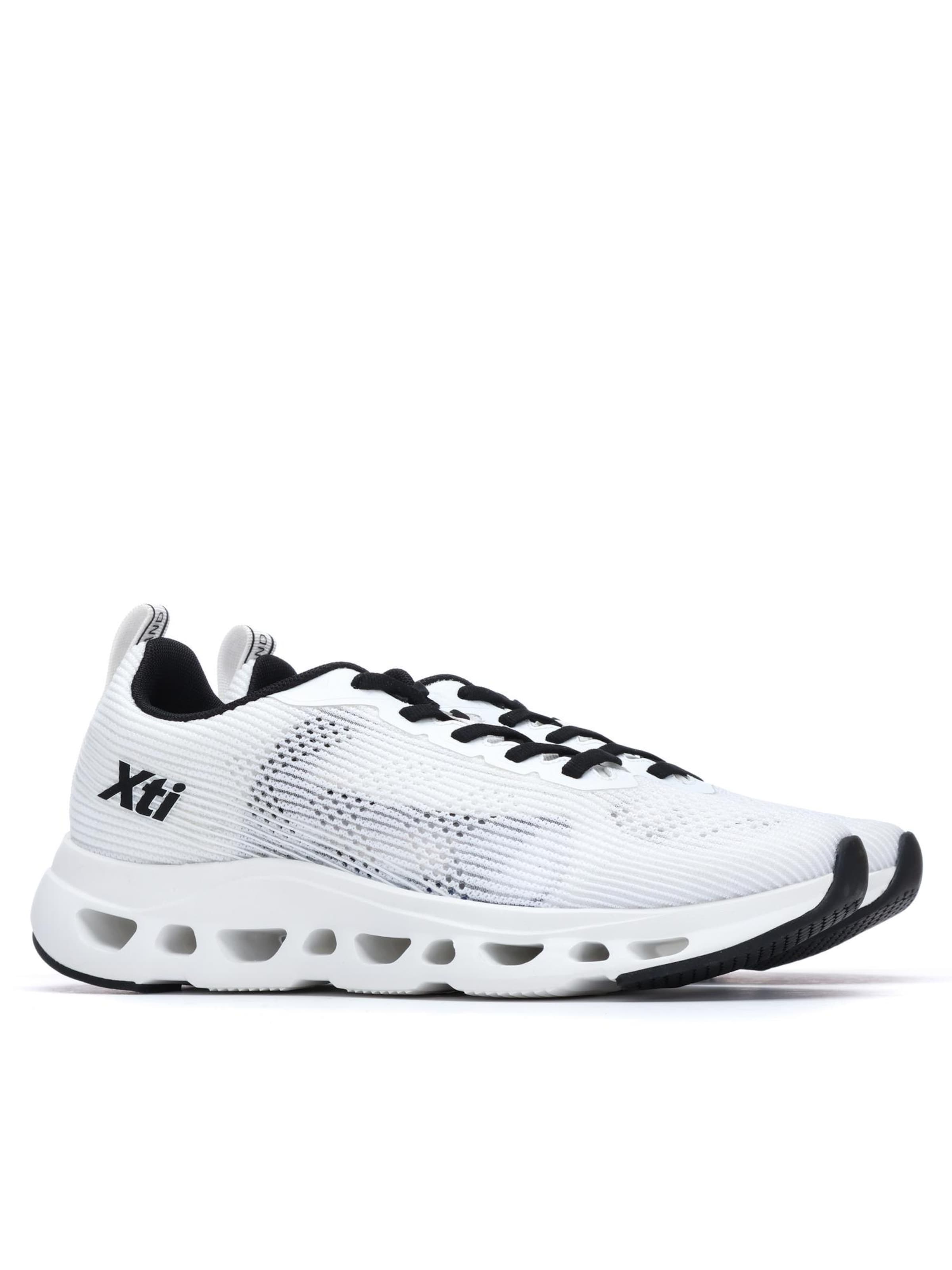 Xti Athletic Shoes in White