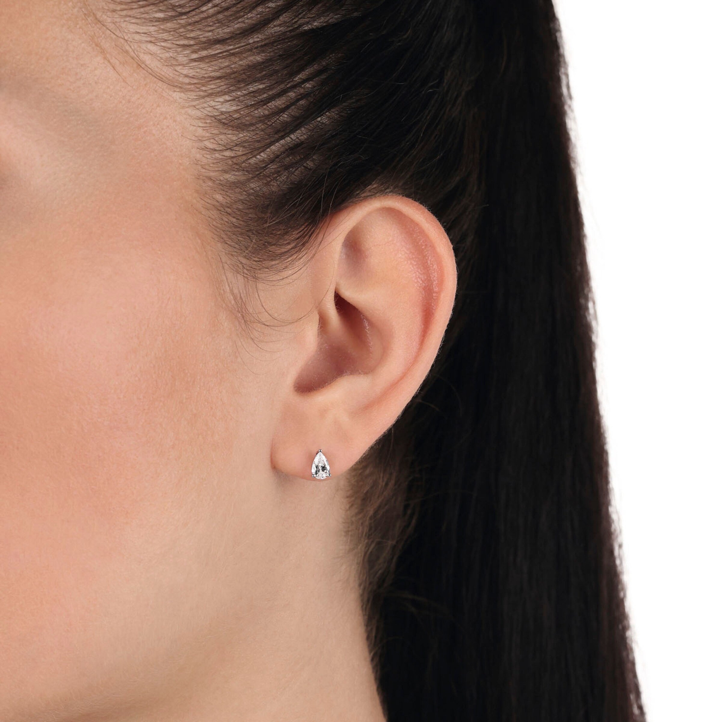 AMOR Ohrstecker in Silber: Vorderseite