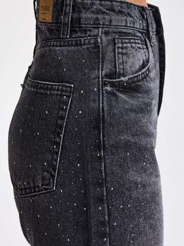 IT'S BASIC Regular Jeans 'RHINESTONE STRAIGHT HIGH RISE JEANS' in Zwart