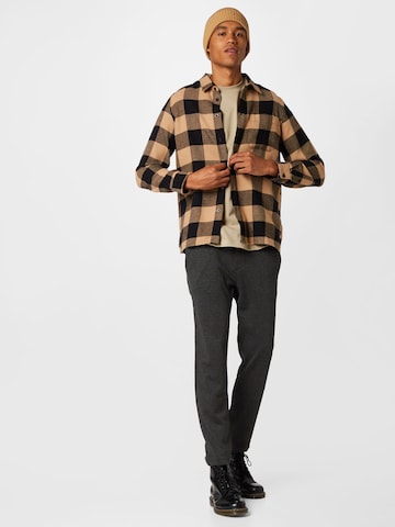 DEDICATED. Regular fit Button Up Shirt in Brown