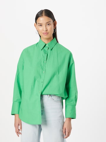 Warehouse - Blusa em verde: frente