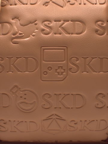 SKD Fashion Revolution Olkalaukku 'Inventar' värissä ruskea