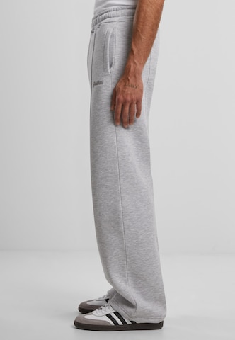 Loosefit Pantaloni di Prohibited in grigio