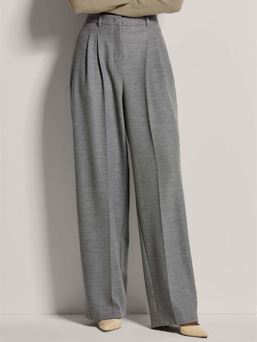 MADELEINE Loosefit Hose in Grau: Vorderseite