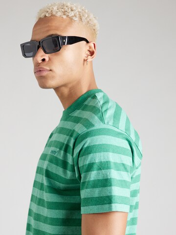 T-Shirt 'RED TAB' LEVI'S ® en vert