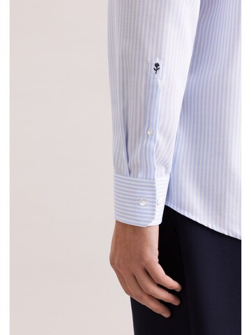 Coupe regular Chemise business 'Schwarze Rose' SEIDENSTICKER en bleu