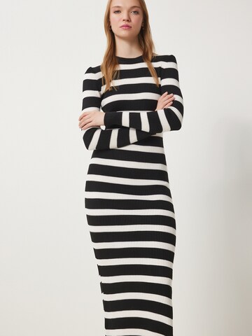 Happiness İstanbul Strikkjole i sort: forside