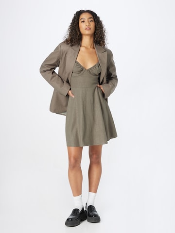 Robe NA-KD en beige