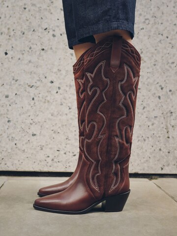 Next - Botas camperas en rojo