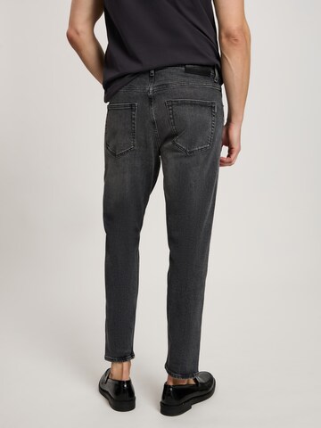 CROSS JEANS Tapered Jeans 'Finn' in Grau