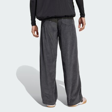 ADIDAS ORIGINALS Loosefit Hose in Grau