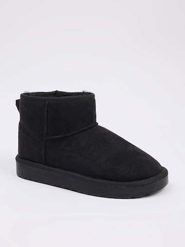 Botine de la Trendyol pe negru: față