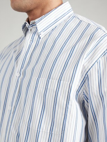 WEEKDAY Comfort Fit Skjorta 'Lloyd' i vit