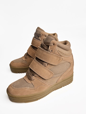 Bershka High-top trainers in Brown