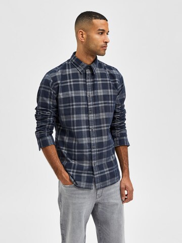 SELECTED HOMME Slim fit Button Up Shirt in Blue: front