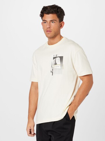 T-Shirt Calvin Klein en blanc : devant