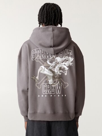 Sweat-shirt 'ONE PIECE LUFFY' Pull&Bear en gris : devant