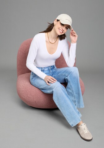 LAURA SCOTT Shaping Bodysuit in White
