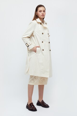 Finn Flare Trenchcoat in Beige