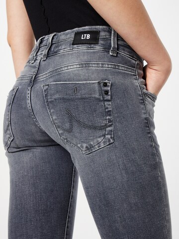 Skinny Jeans 'Julita X' de la LTB pe gri