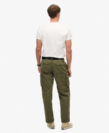 Regular Pantalon cargo Superdry en vert