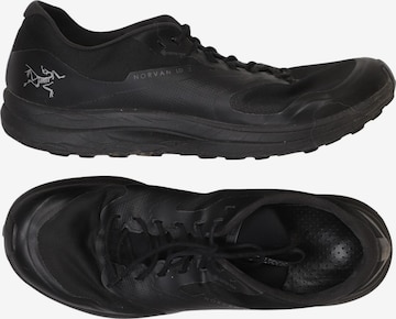 Arcteryx Sneaker 43,5 in Schwarz: Vorderseite