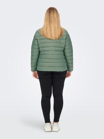 Veste mi-saison 'Tahoe' ONLY Carmakoma en vert