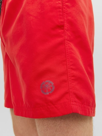 JACK & JONES - Bermudas 'Fiji' en rojo