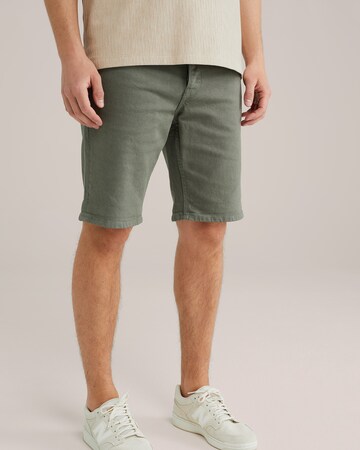 WE Fashion Regular Jeans in Green: front