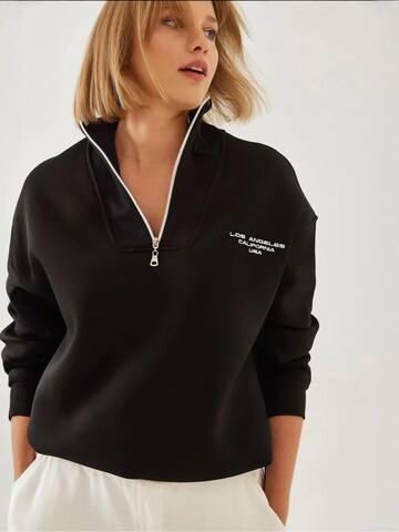 Felpa di Bianco Lucci in nero