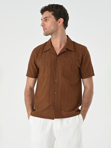 Regular fit Camicia di Antioch in marrone: frontale