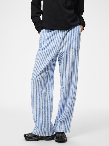 PIECES - Loosefit Pantalón 'PCSTINNA' en azul: frente