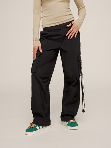 Cheyenne Ochsenknecht Wide leg Trousers in Black: front